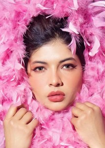 Hena Amari Left